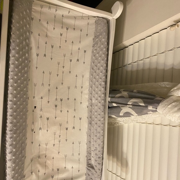 Changing table - Picture 2 of 3